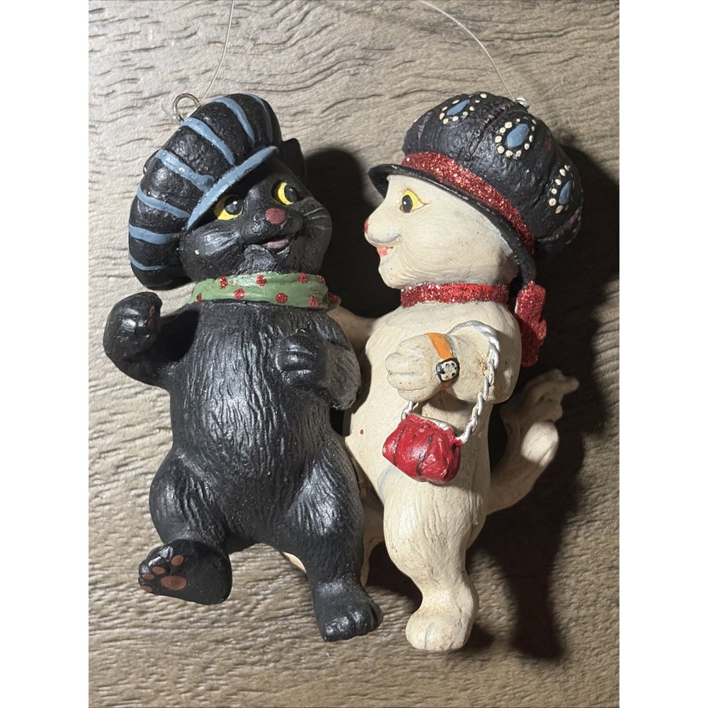 Vtg Resin Christmas Ornament Anthropomorphic Kitties Cats Hats Scarfs Purse 3.5"